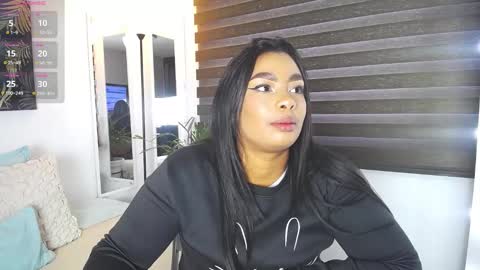 C A R O L I N E online show from February 4, 2025, 12:22 pm