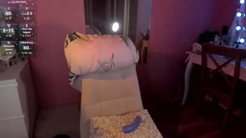 Snapshot of caroline_kiparis chatting on May 13, 2026, 9:55 pm Caro online show from May 13, 2026, 9:55 pm