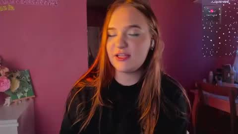Snapshot of caroline_kiparis chatting on June 18, 2026, 10:58 pm Caro online show from June 18, 2026, 10:58 pm