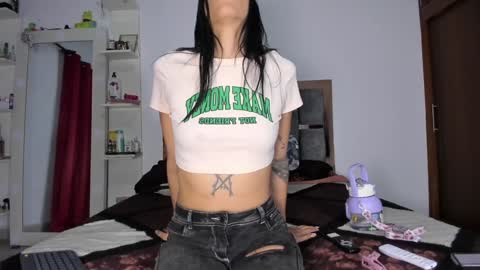 Snapshot of caroline_m8 chatting on December 31, 2024, 3:45 am CAROLINE online show from December 31, 2024, 3:45 am