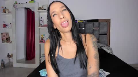 Snapshot of caroline_m8 chatting on January 3, 2025, 3:38 am CAROLINE online show from January 3, 2025, 3:38 am