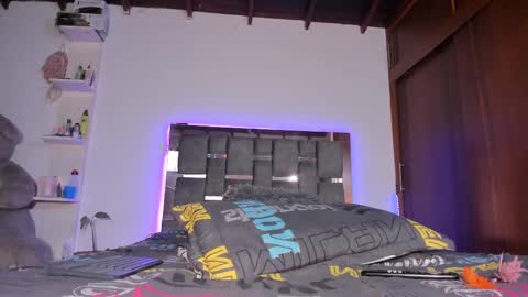 Snapshot of caroline_m8 chatting on September 19, 2025, 11:33 am CAROLINE online show from September 19, 2025, 11:33 am