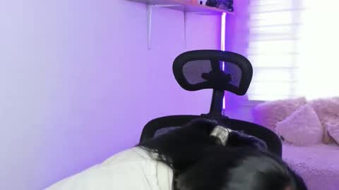 caroline_rodriguez_9 online show from December 15, 2025, 7:18 pm