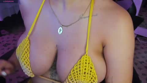 Snapshot of carolineegarcia chatting on April 15, 2026, 10:44 am CarolineeGarcia online show from April 15, 2026, 10:44 am
