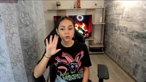 Caroline online show from May 24, 2026, 3:06 pm