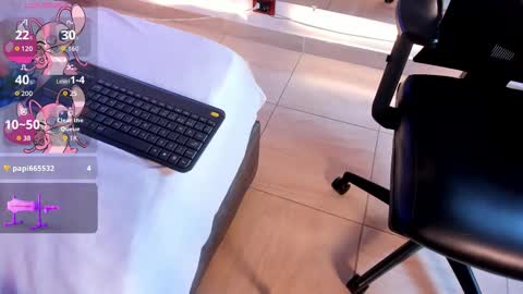 Snapshot of carolinemiller1 chatting on November 12, 2025, 8:52 pm Caro online show from November 12, 2025, 8:52 pm