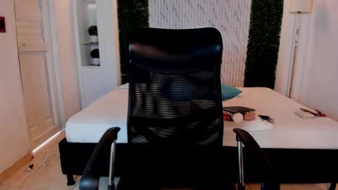 Snapshot of carolinemiller1 chatting on November 15, 2025, 7:43 pm Caro online show from November 15, 2025, 7:43 pm