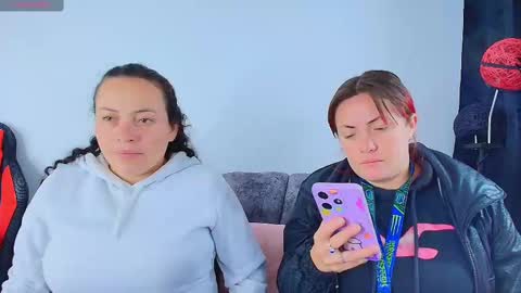 Carolinhe  online show from October 13, 2025, 11:21 am