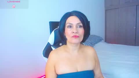 CarolinneFiotti online show from November 3, 2025, 1:56 pm