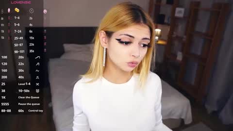 Hello everyone Im Monica Its my first day Were going to have fun together  online show from November 18, 2025, 7:51 pm