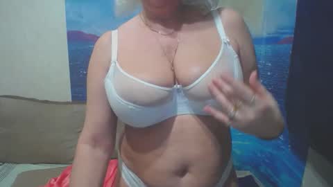 Snapshot of caroncapella chatting on December 15, 2024, 6:04 pm VicunaCool online show from December 15, 2024, 6:04 pm