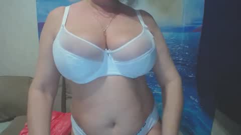 Snapshot of caroncapella chatting on January 19, 2025, 3:53 pm VicunaCool online show from January 19, 2025, 3:53 pm