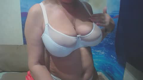 Snapshot of caroncapella chatting on January 25, 2025, 7:49 pm VicunaCool online show from January 25, 2025, 7:49 pm