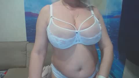 Snapshot of caroncapella chatting on January 31, 2025, 8:43 pm VicunaCool online show from January 31, 2025, 8:43 pm