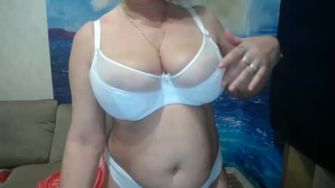 Snapshot of caroncapella chatting on February 16, 2025, 12:54 pm VicunaCool online show from February 16, 2025, 12:54 pm