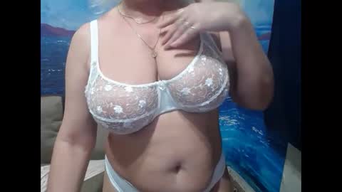 Snapshot of caroncapella chatting on February 28, 2025, 2:20 pm VicunaCool online show from February 28, 2025, 2:20 pm