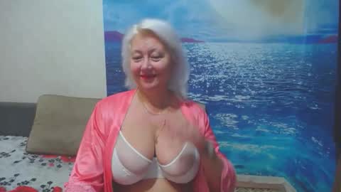 Snapshot of caroncapella chatting on October 26, 2025, 11:27 am VicunaCool online show from October 26, 2025, 11:27 am