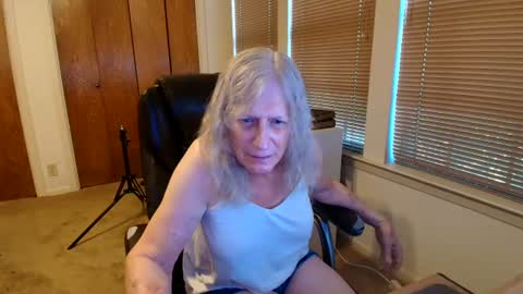 carrie_linn online show from June 27, 2026, 6:02 pm
