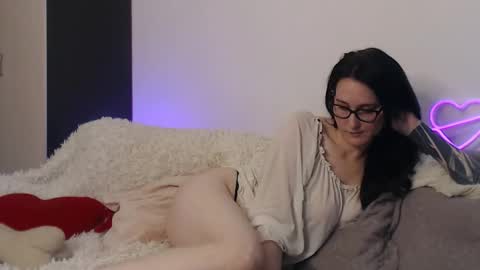 Caroline online show from September 9, 2025, 12:26 pm