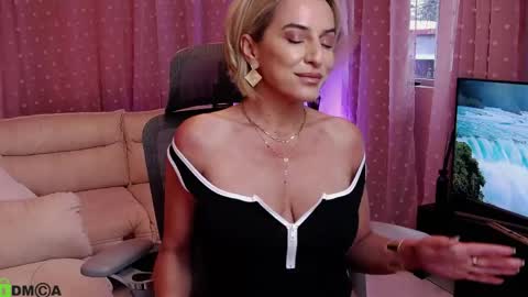 Snapshot of carrielovex chatting on May 21, 2026, 4:19 am Carrie online show from May 21, 2026, 4:19 am