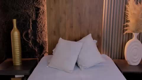 Casandra  online show from September 12, 2025, 7:03 pm