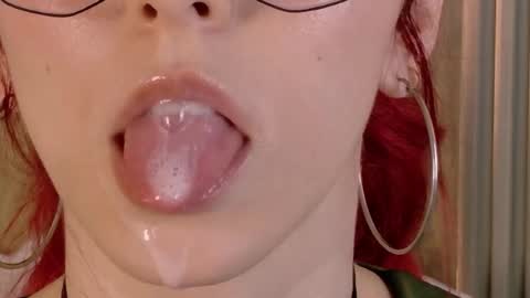 Snapshot of casandra_busting chatting on May 28, 2026, 7:44 pm Casandra online show from May 28, 2026, 7:44 pm