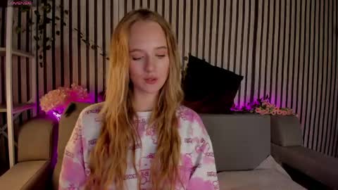 Snapshot of casey_sweeet chatting on June 2, 2026, 9:22 am Casey sweeet online show from June 2, 2026, 9:22 am