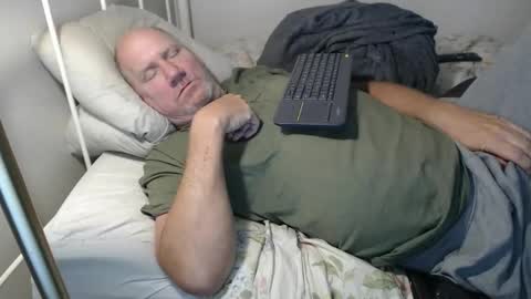 Snapshot of casinocam chatting on May 4, 2026, 1:40 pm CasinoCam online show from May 4, 2026, 1:40 pm