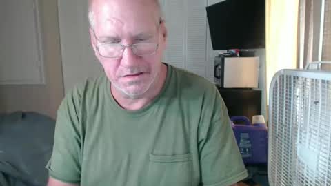 Snapshot of casinocam chatting on May 7, 2026, 10:15 pm CasinoCam online show from May 7, 2026, 10:15 pm