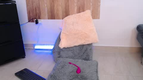 Susana independent model online show from December 16, 2024, 2:16 pm