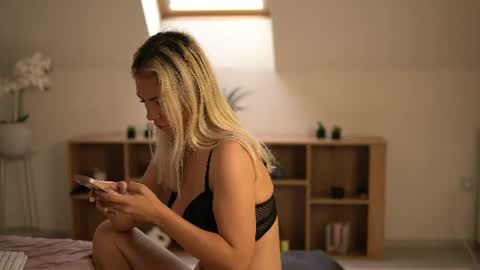 Cassi online show from June 15, 2026, 4:04 am