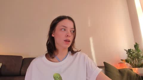  cassandra  online show from September 24, 2025, 1:25 pm