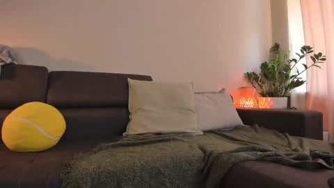  cassandra  online show from September 30, 2025, 1:05 pm