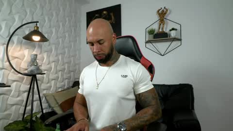Snapshot of casticatheking chatting on May 15, 2026, 9:00 pm Matheo Brown online show from May 15, 2026, 9:00 pm