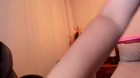 Snapshot of cat__moon__ chatting on November 22, 2025, 7:13 pm Karol online show from November 22, 2025, 7:13 pm