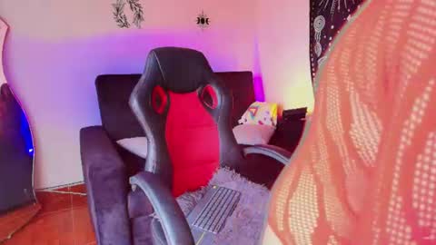 Karol  online show from July 12, 2026, 4:42 pm