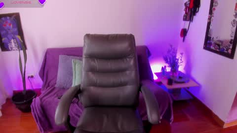 Cata green model independient online show from May 4, 2026, 7:21 pm