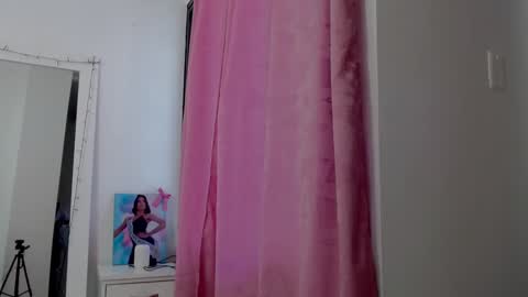 Snapshot of catalaia_stomm chatting on January 18, 2025, 12:47 pm catalaia_stomm online show from January 18, 2025, 12:47 pm