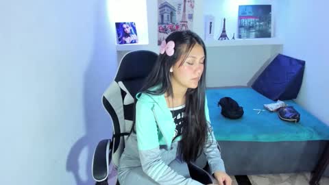 Snapshot of catalehia_milk chatting on October 12, 2025, 7:57 pm C A T A L E H I A online show from October 12, 2025, 7:57 pm