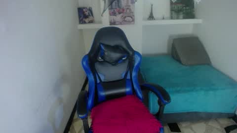 Snapshot of catalehia_milk chatting on November 3, 2025, 7:48 pm C A T A L E H I A online show from November 3, 2025, 7:48 pm