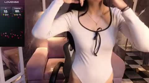 Snapshot of catalella_little_b chatting on June 11, 2026, 12:32 am catalella_little_b online show from June 11, 2026, 12:32 am