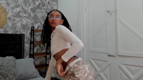 Snapshot of cataleya_wayne chatting on November 18, 2025, 8:13 pm Cataleya online show from November 18, 2025, 8:13 pm
