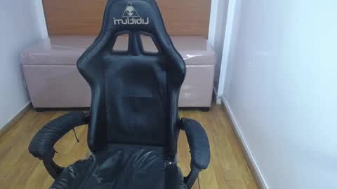 catalina25_t online show from September 23, 2025, 8:01 pm