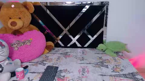 Snapshot of catalina_smith__ chatting on June 19, 2026, 12:04 am Catalina online show from June 19, 2026, 12:04 am