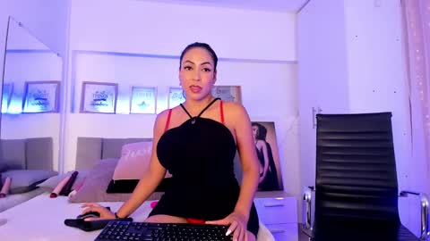 Snapshot of catalinamuss_ chatting on February 12, 2025, 5:58 pm Catalina online show from February 12, 2025, 5:58 pm