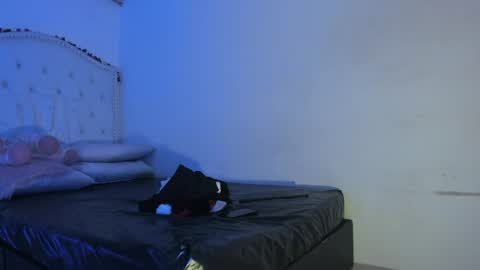 catalinasantanaa  online show from April 21, 2026, 1:42 am