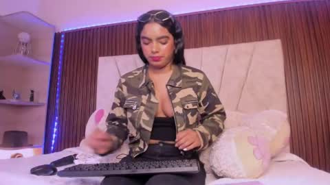 catalleya_f online show from May 1, 2026, 8:02 pm