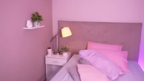 Caterine Zapata  online show from December 3, 2024, 5:20 am