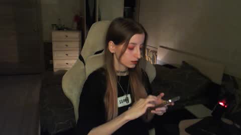 Snapshot of cath_dysphoria_ chatting on November 18, 2025, 8:13 pm CATH online show from November 18, 2025, 8:13 pm