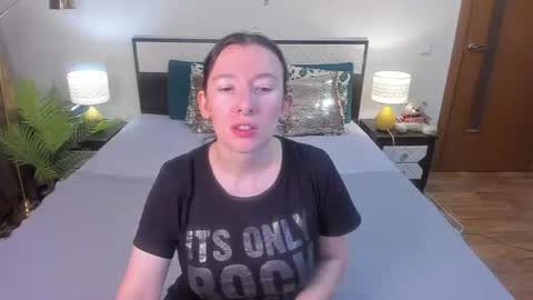 Catrin online show from July 6, 2026, 2:52 am